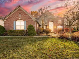 8028 Creek Bend Dr, Ypsilanti, MI 48197