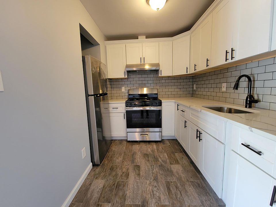 New Stainless & Quartz Counter Kitchen with Working Vent