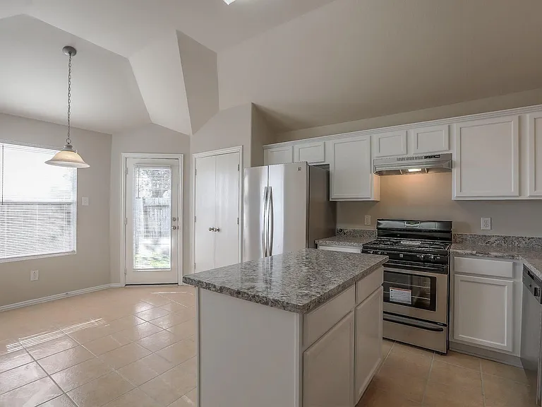 19819 Whispering Hollow Ln — Photo 4