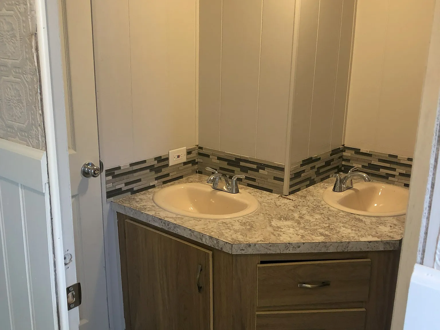 1 bed, 700 sqft, $1,050 — Photo 4