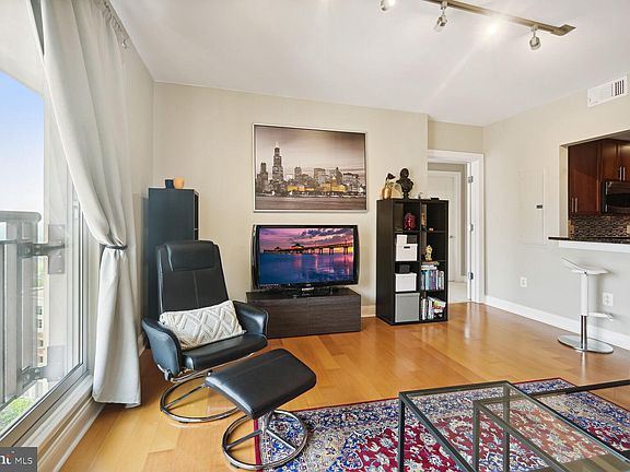 5th image of 2050 Jamieson Ave APT 1502