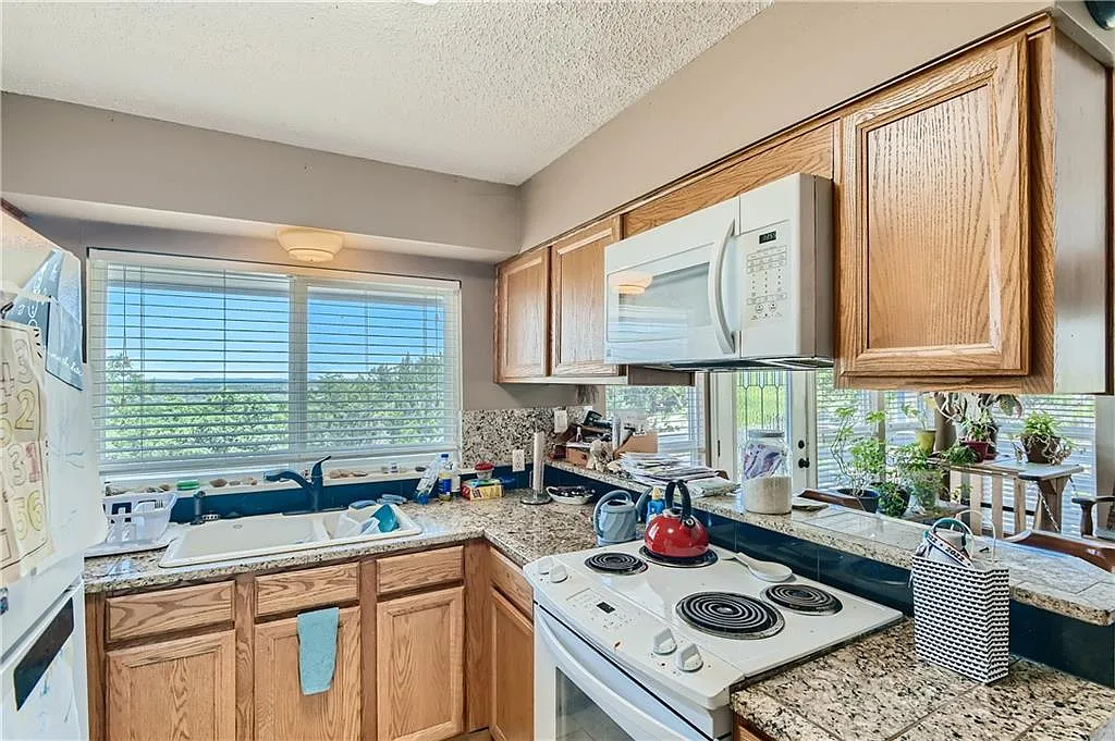 2 bed, 1300 sqft, $1,245 — Photo 2