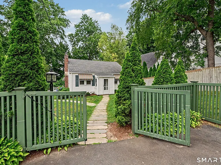 4 Highview Ave #R — Photo 24