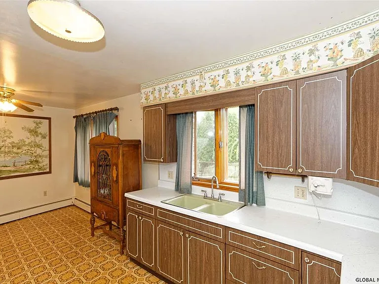 10 Alfred Dr E — Photo 10
