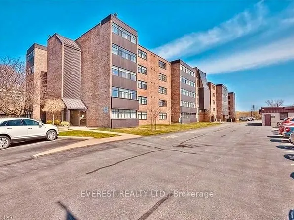 276 Oakdale Ave #408, Saint Catharines, ON L2P 3S5