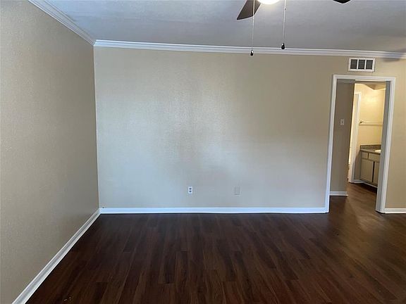 4th image of 4710 Airport Blvd #207