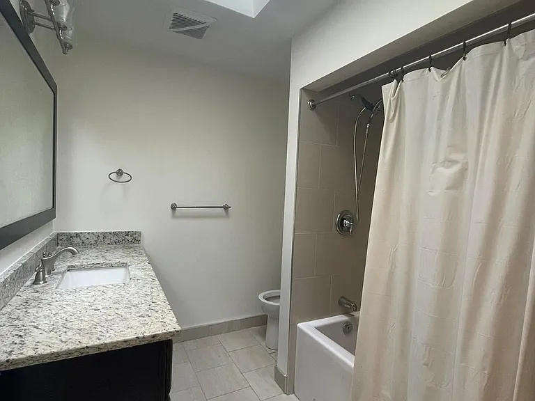 135 Avondale Blvd #MAIN — Photo 3