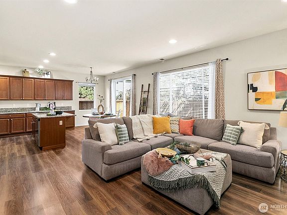 4th image of 1714 Craig Road SE