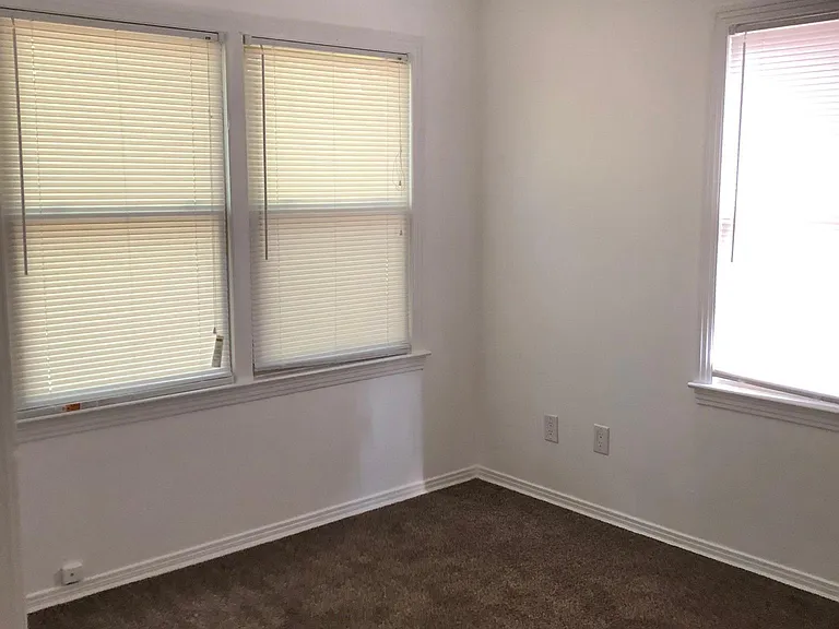 607 N Duck St — Photo 24