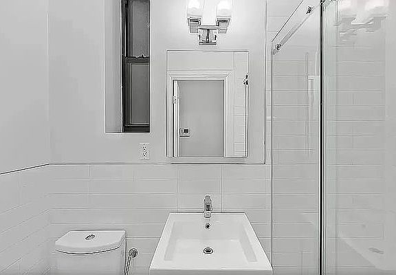 5th image of 529 E 83rd St #4B