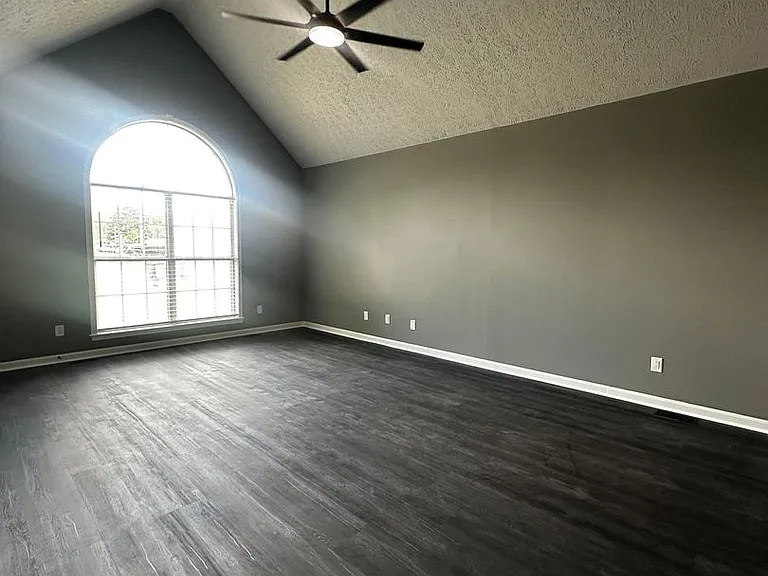 931 Meadowlark Dr — Photo 4