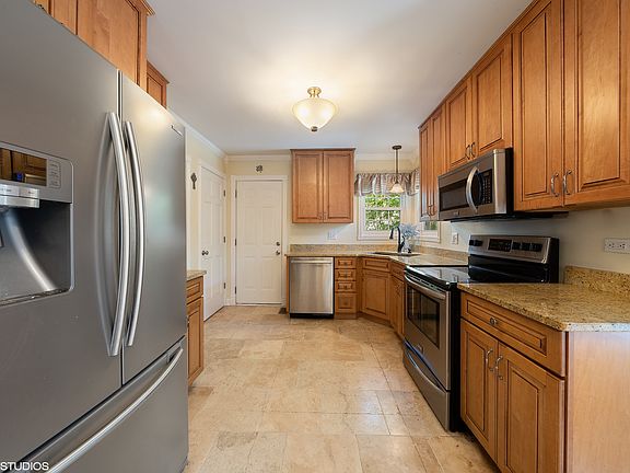 5th image of 1S741 Manchester Ln