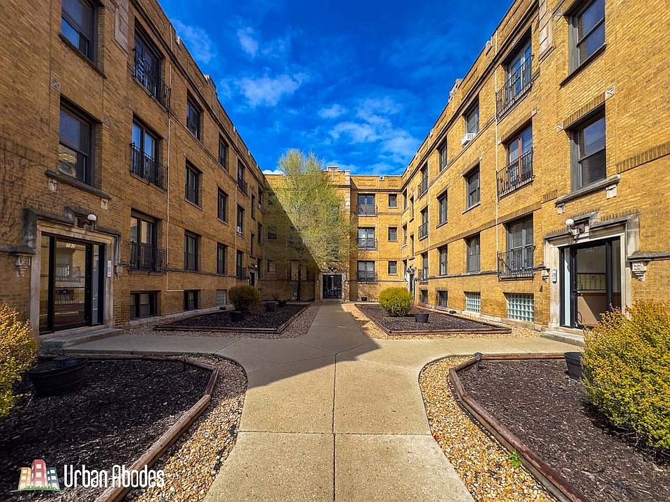 1st image of 732 W Roscoe St