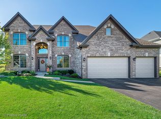 20 Landon Cir, Wheaton, IL 60189