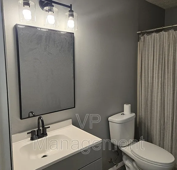2218 Emerald Dr #6 — Photo 4