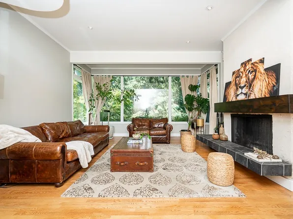 3841 Bayridge Ave, West Vancouver, BC V7V 3J3