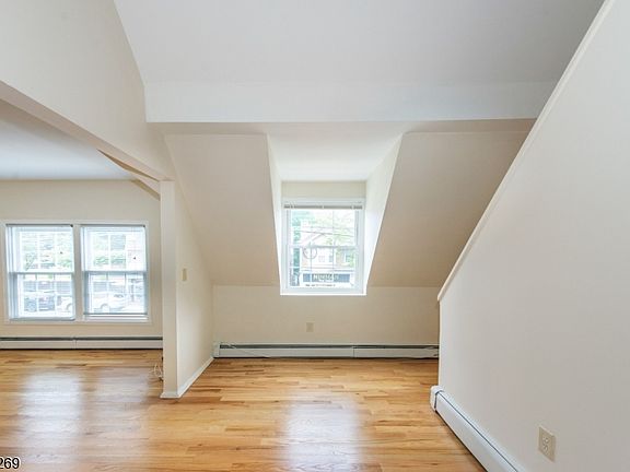 5th image of 548 Franklin Ave #1