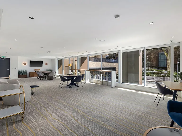 800 Columbia St — Photo 11