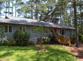 153 Lakeview Dr, Southern Pines, NC 28387