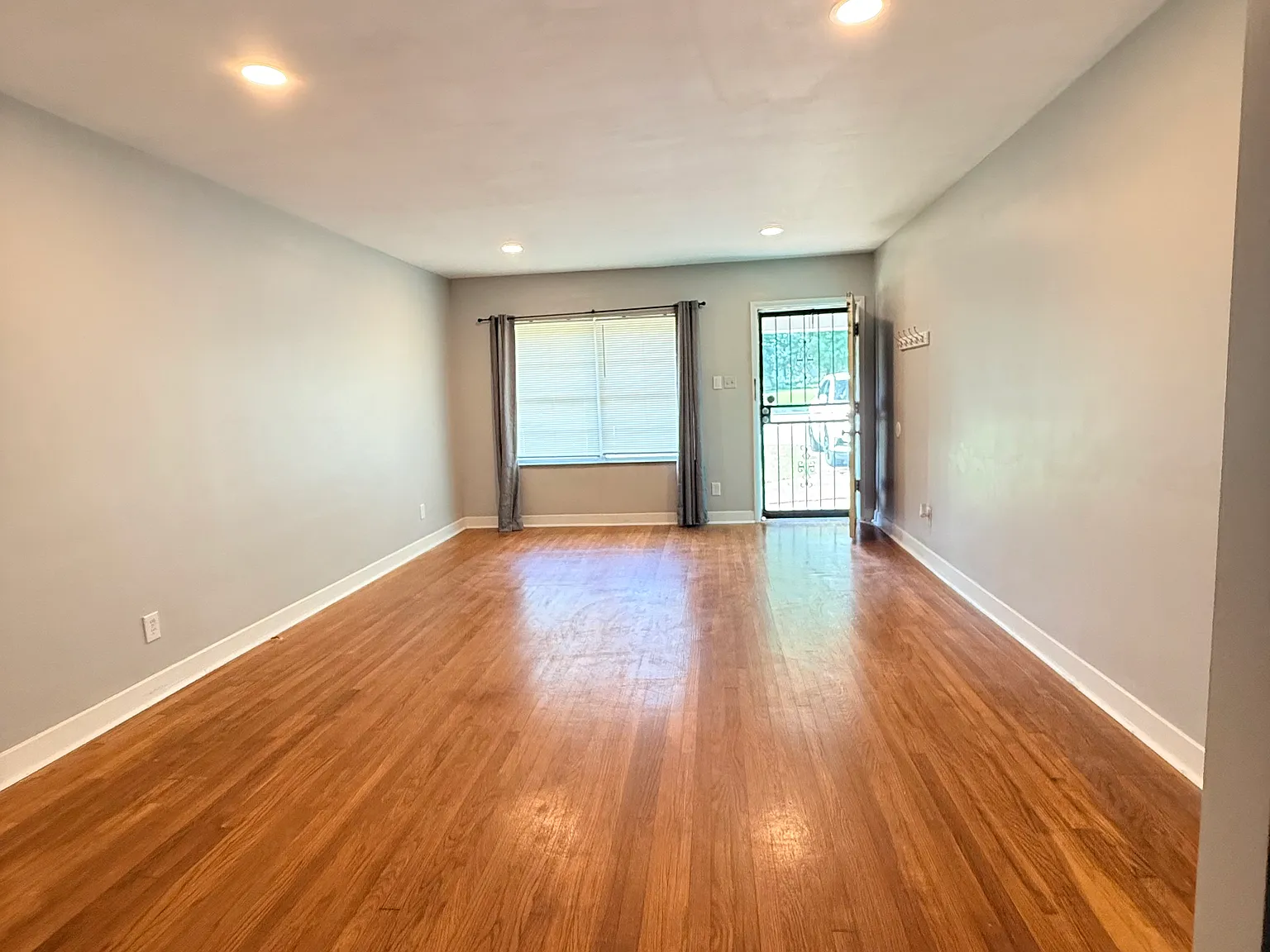 1816 Galloway Ave — Photo 1
