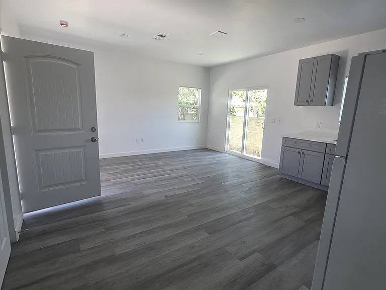 1265 Windsor Dr — Photo 7
