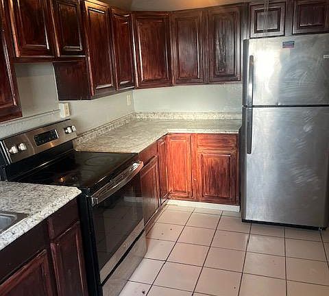 5th image of 1203 West Ct