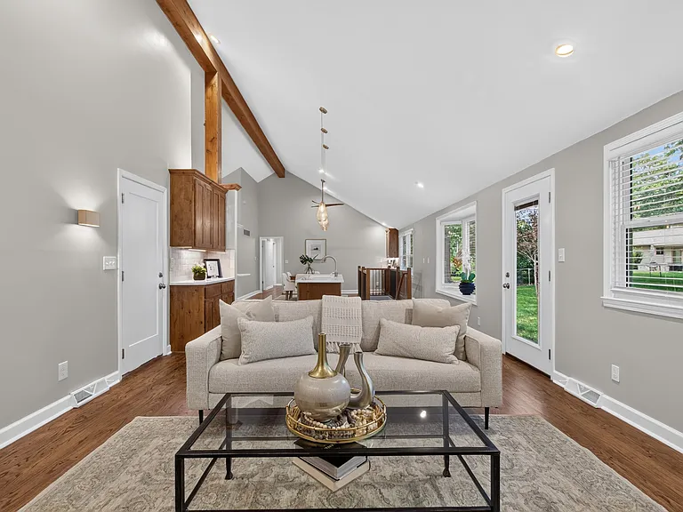 6232 Woodson Rd — Photo 6