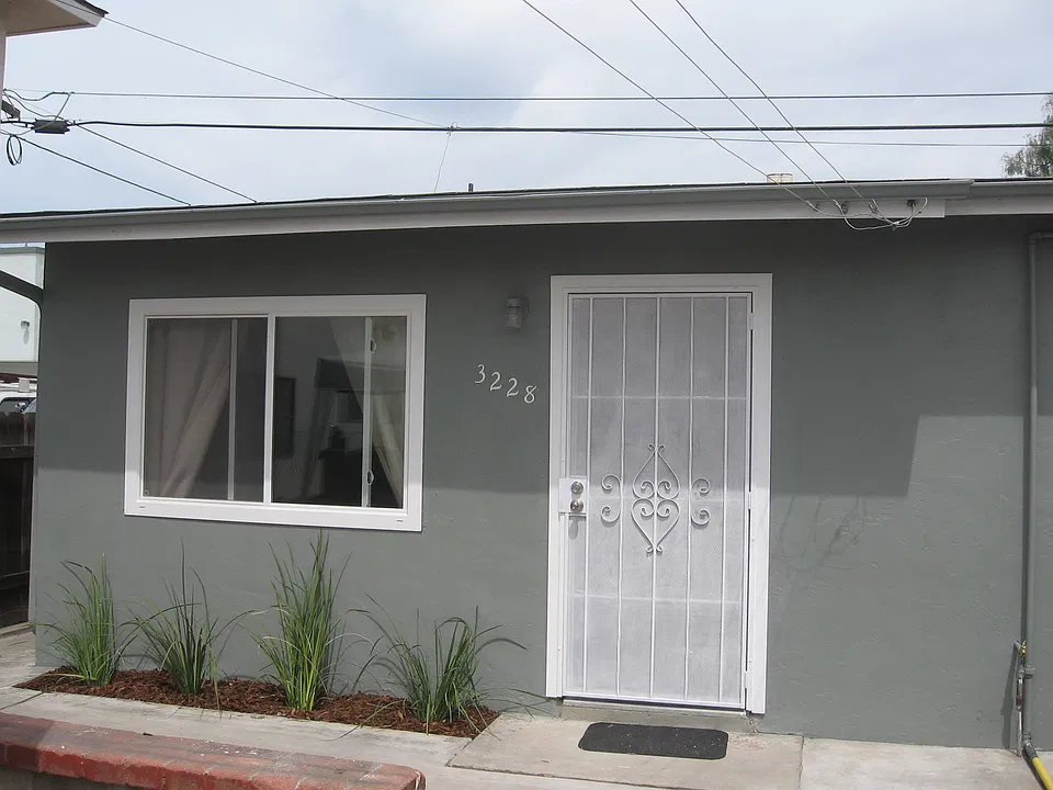 3228 Collier Ave