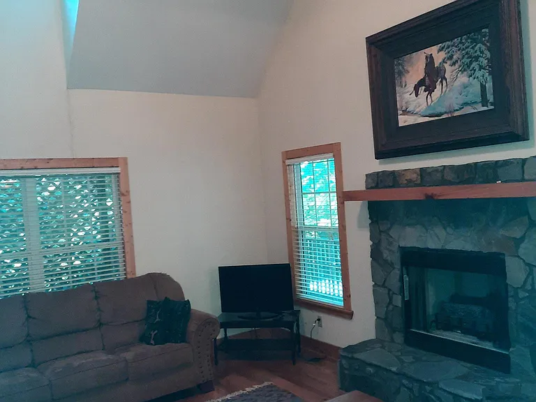 370 Timberline Dr — Photo 2