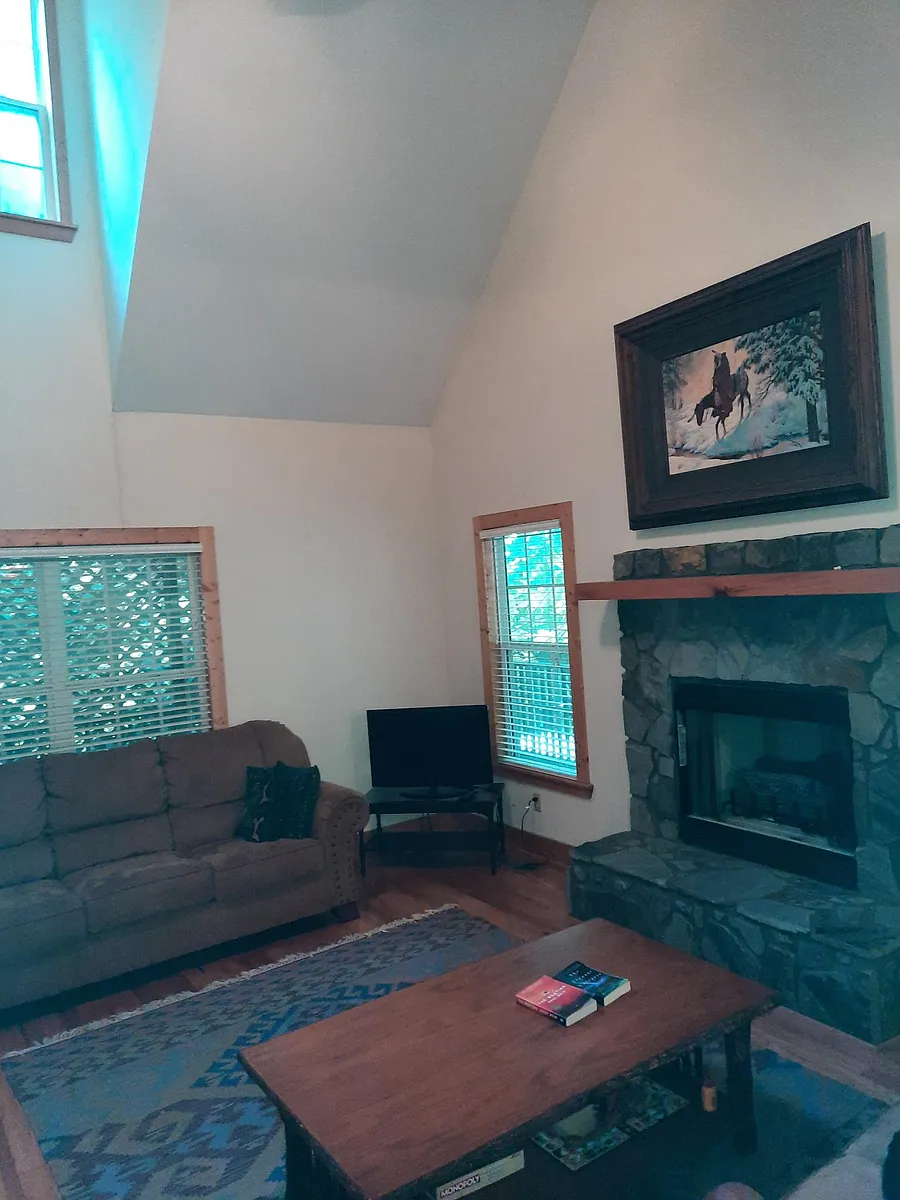Building Photo - 370 Timberline Dr