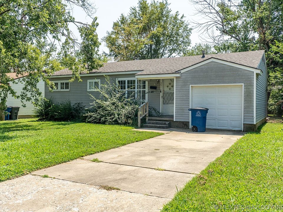 2nd image of 3714 W 45th Pl