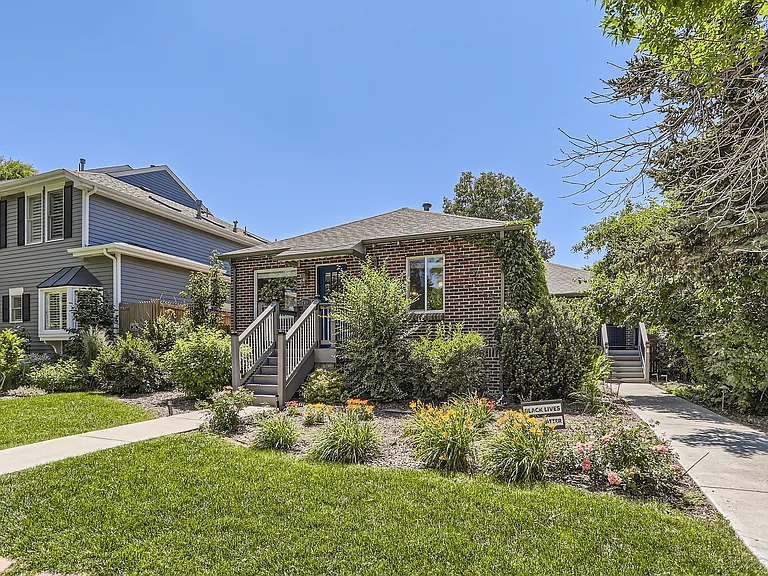 749 N Ash St — Photo 3