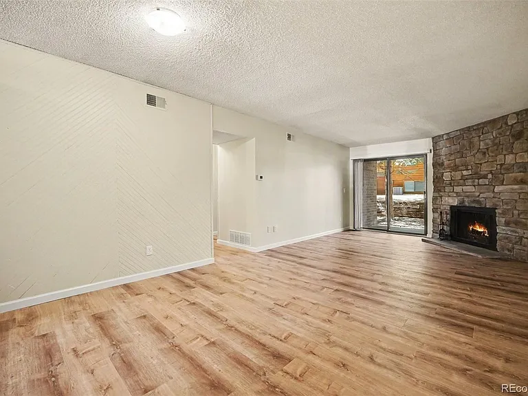 433 Wright St #103 — Photo 3