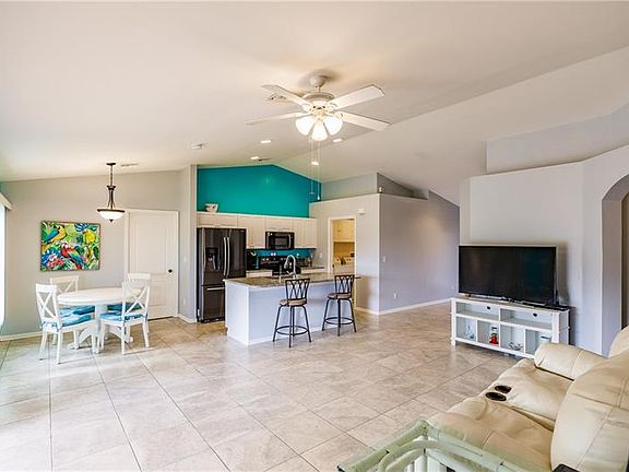 4th image of 2022 NW 20th Ter