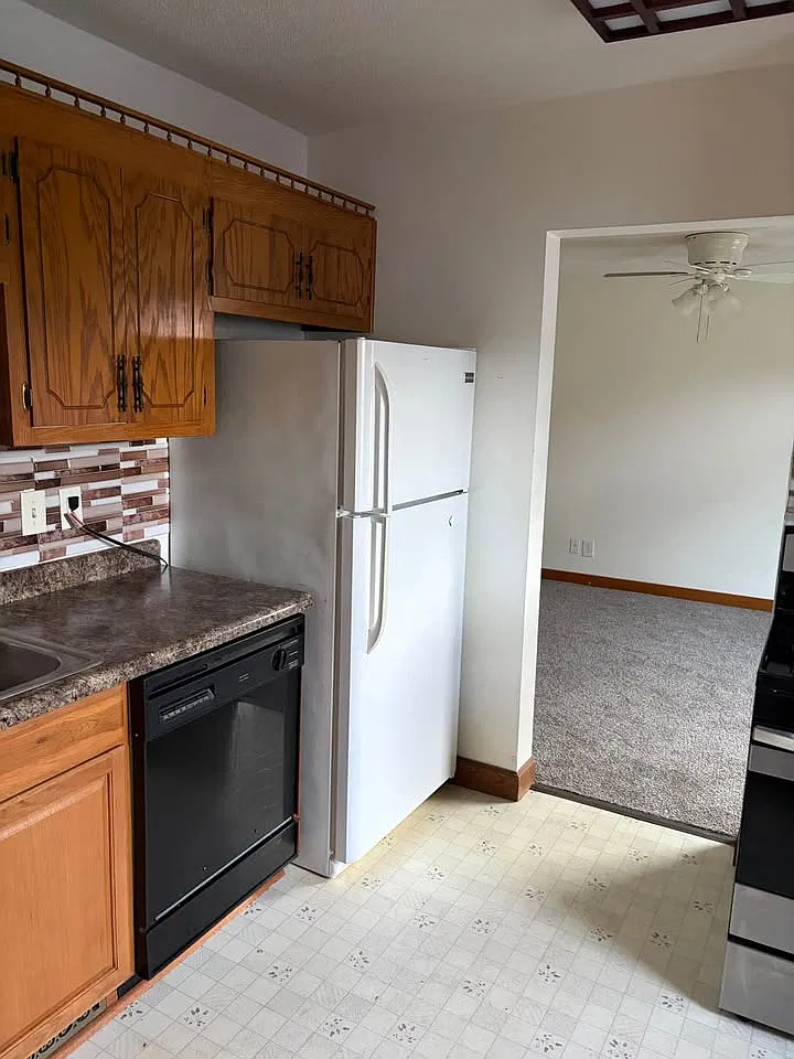 2 bed, 850 sqft, $1,350 — Photo 2