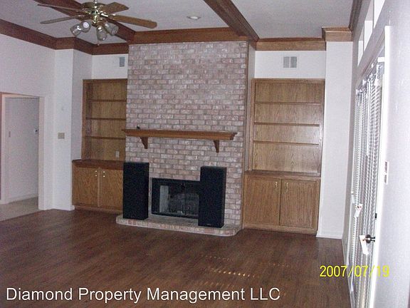 5th image of 2104 Mockingbird Ln