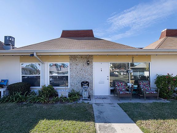 3rd image of 4371 Tahitian Gardens Cir APT G