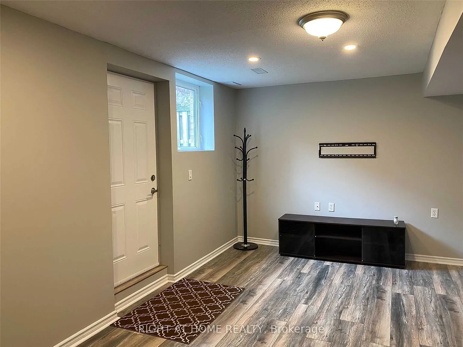 2 bed, $1,900 — Photo 2