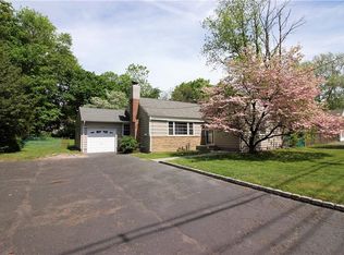 548 Ryders Ln, East Brunswick, NJ 08816