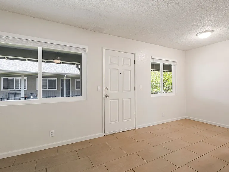348 W Sacramento Ave — Photo 4
