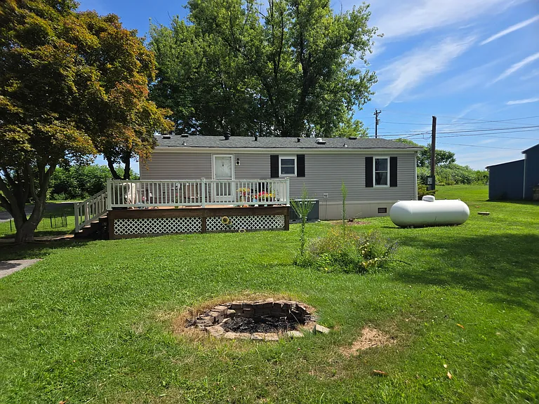 125 Old Crystal Beach Rd — Photo 3