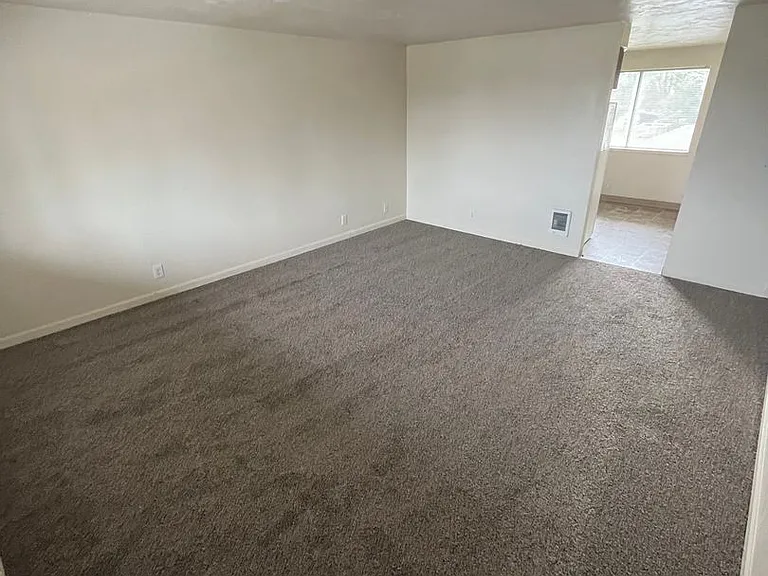 520 S 42nd St — Photo 1