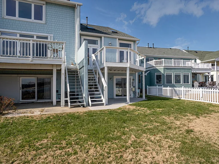 9568 Bay Front Dr — Photo 28