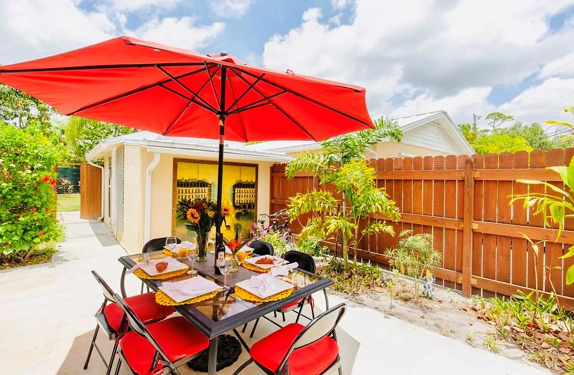5 bed, 3.0 bath, 2432 sqft, $7,650 — Photo 4