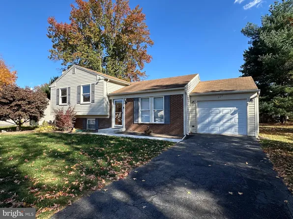 127 Tanglewood Ln, Lancaster, PA 17601