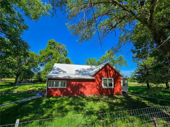 1873 4th St, White City, KS 66872