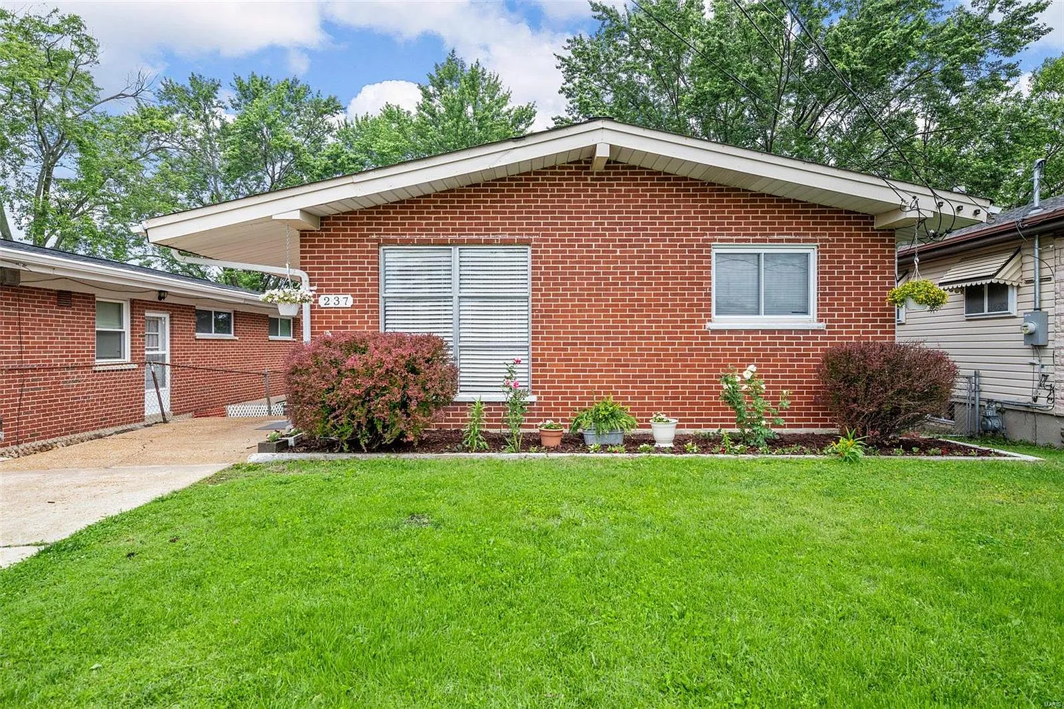 237 Deane Ct photo 1