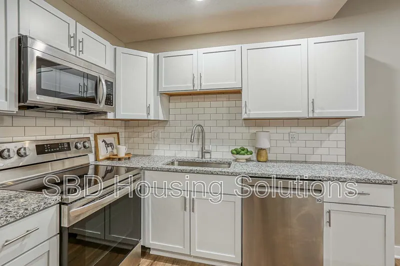 4 bed, 2.5 bath, $1,650 — Photo 3