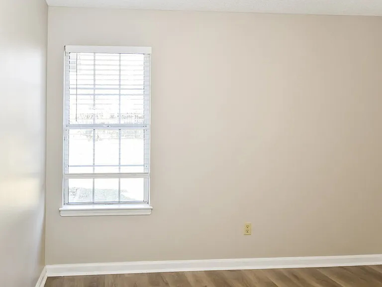 2102 Heather Rdg — Photo 15