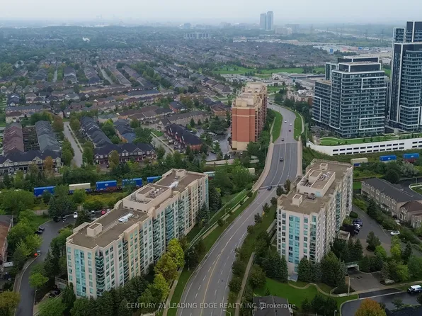 3 Ellesmere St #726, Richmond Hill, ON L4B 4N2